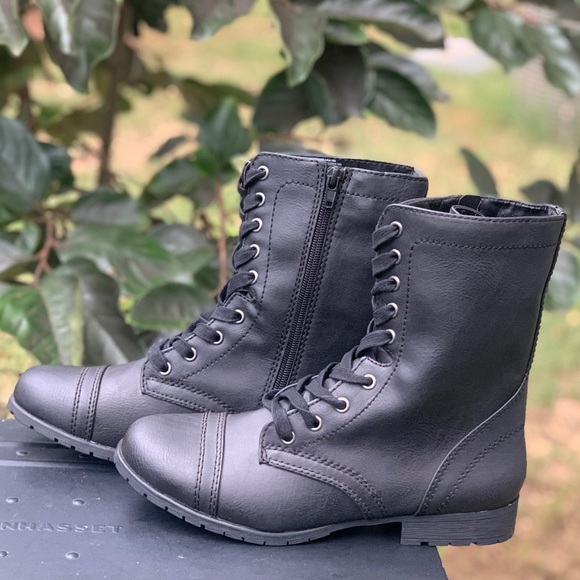 Time and Tru Women’s Lace Up Memory Foam Boot New - Picture 4 of 10